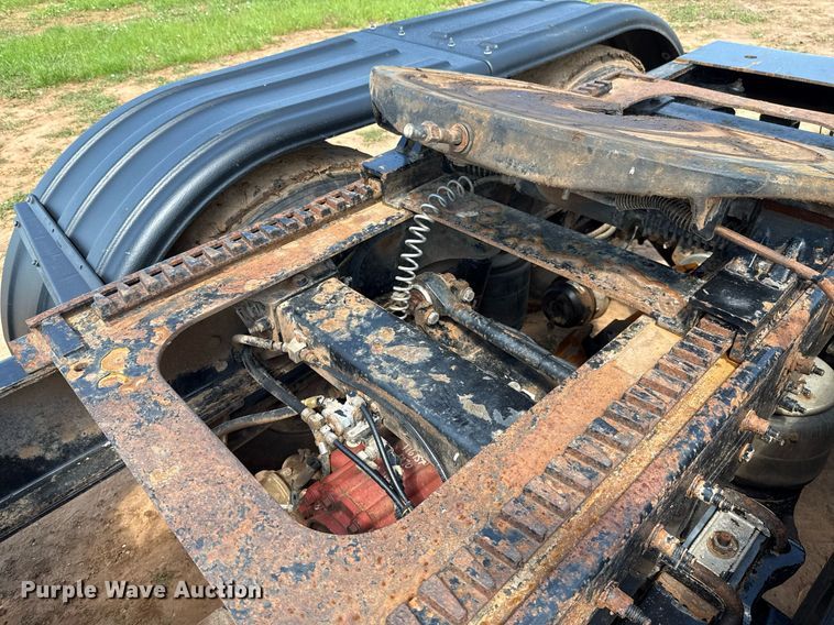 image for item EJ8780 2009 Peterbilt 367 semi truck