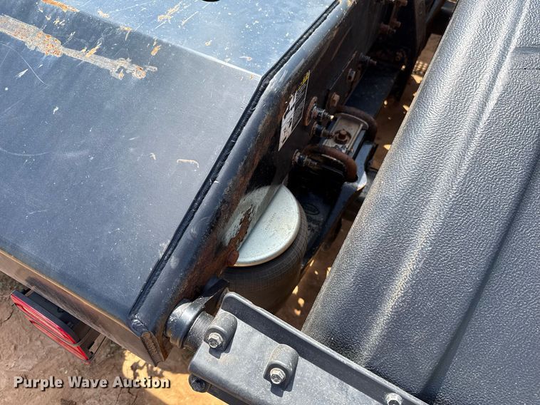 image for item EJ8780 2009 Peterbilt 367 semi truck