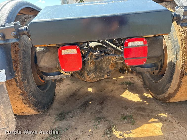 image for item EJ8780 2009 Peterbilt 367 semi truck