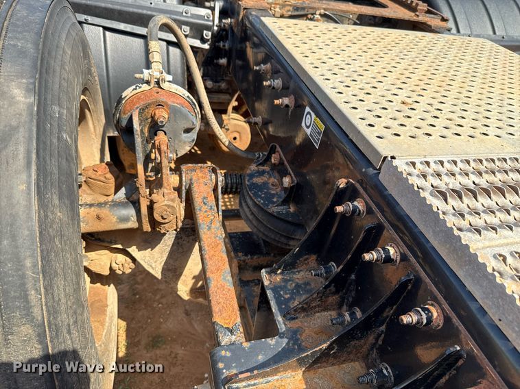 image for item EJ8780 2009 Peterbilt 367 semi truck