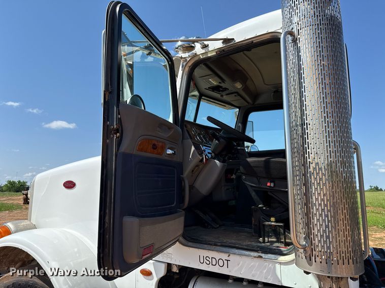 image for item EJ8780 2009 Peterbilt 367 semi truck
