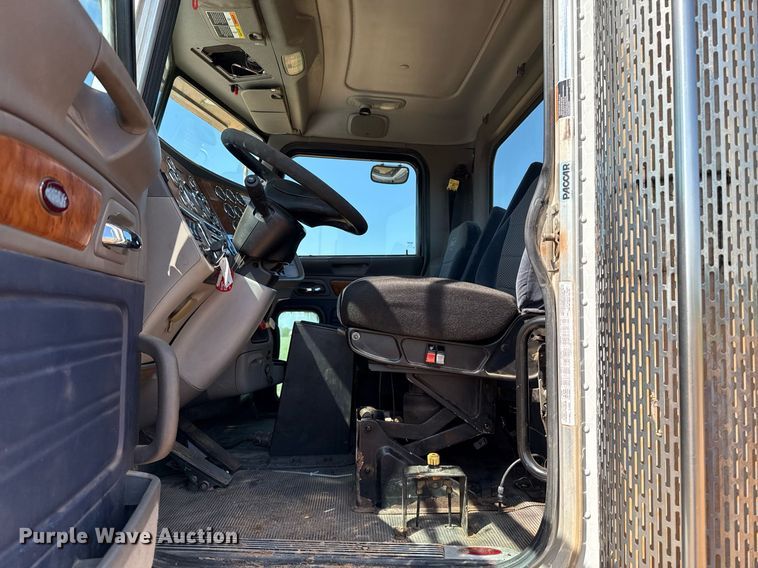 image for item EJ8780 2009 Peterbilt 367 semi truck