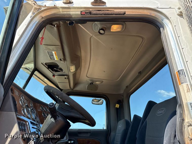 image for item EJ8780 2009 Peterbilt 367 semi truck