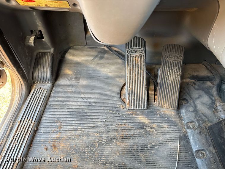 image for item EJ8780 2009 Peterbilt 367 semi truck