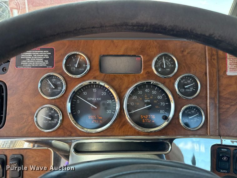 image for item EJ8780 2009 Peterbilt 367 semi truck