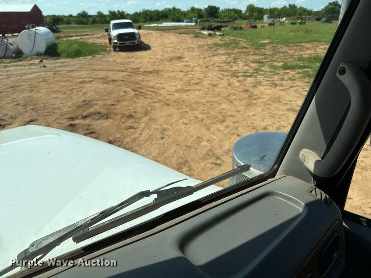 image for item EJ8780 2009 Peterbilt 367 semi truck