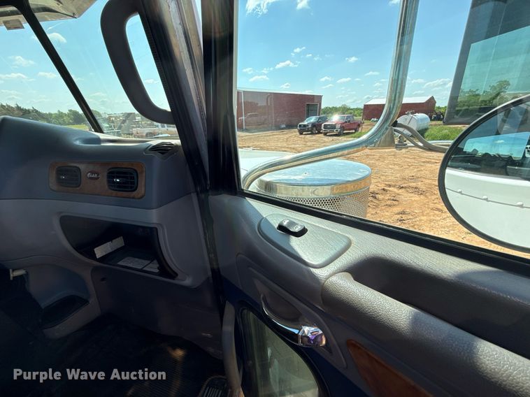 image for item EJ8780 2009 Peterbilt 367 semi truck