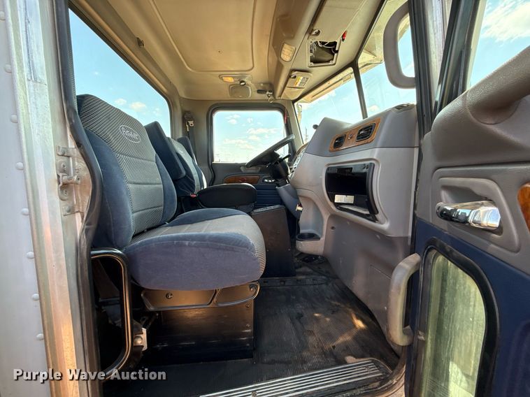 image for item EJ8780 2009 Peterbilt 367 semi truck