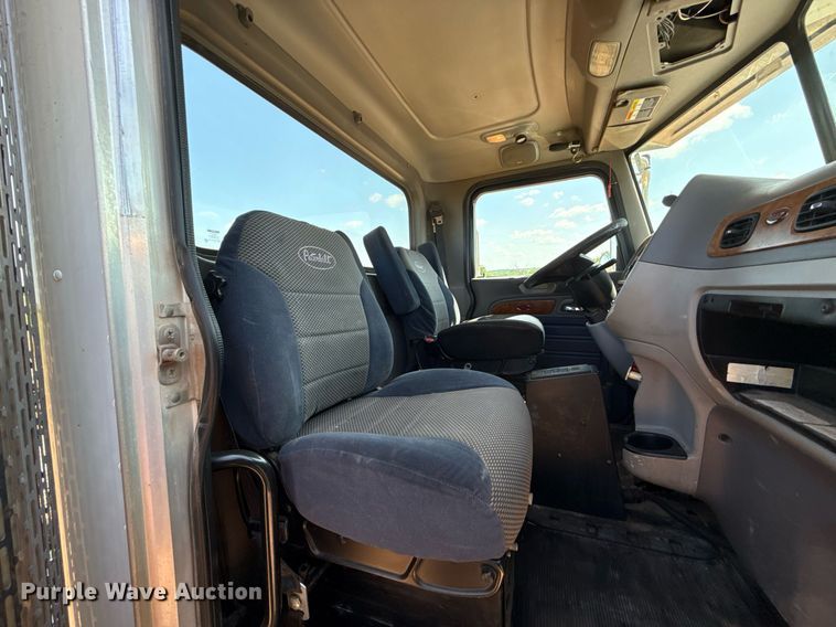 image for item EJ8780 2009 Peterbilt 367 semi truck