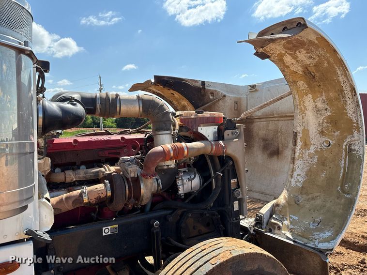 image for item EJ8780 2009 Peterbilt 367 semi truck