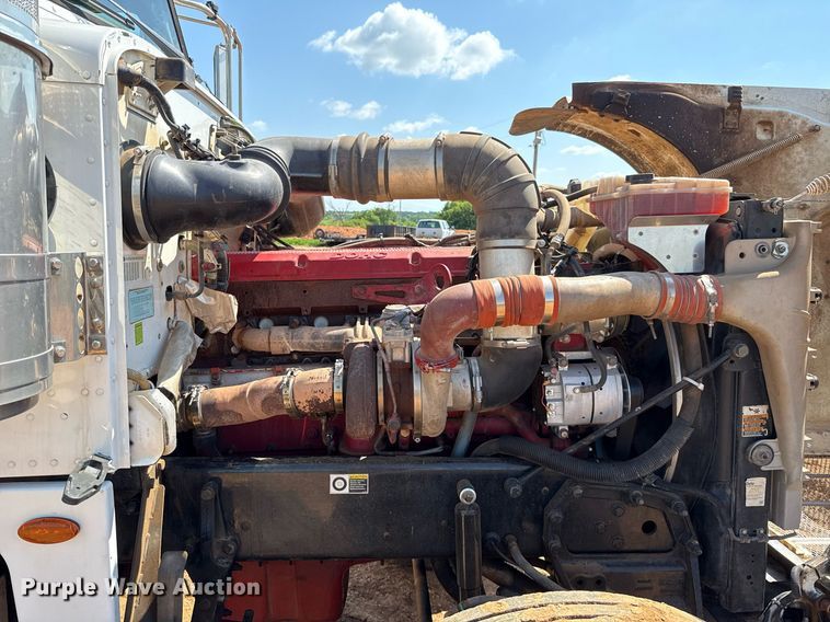 image for item EJ8780 2009 Peterbilt 367 semi truck