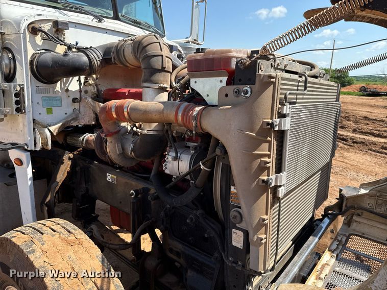 image for item EJ8780 2009 Peterbilt 367 semi truck