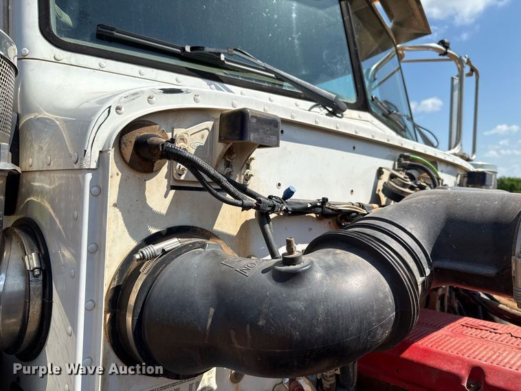 image for item EJ8780 2009 Peterbilt 367 semi truck