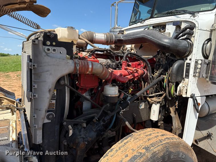 image for item EJ8780 2009 Peterbilt 367 semi truck