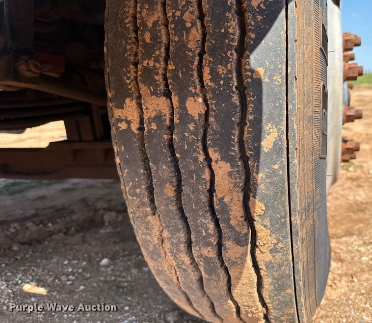 image for item EJ8780 2009 Peterbilt 367 semi truck