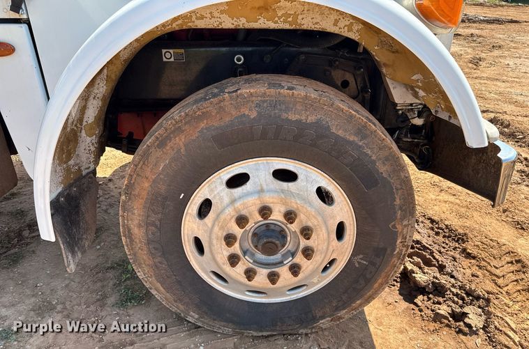 image for item EJ8780 2009 Peterbilt 367 semi truck