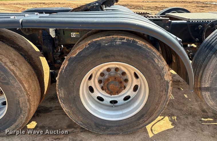 image for item EJ8780 2009 Peterbilt 367 semi truck