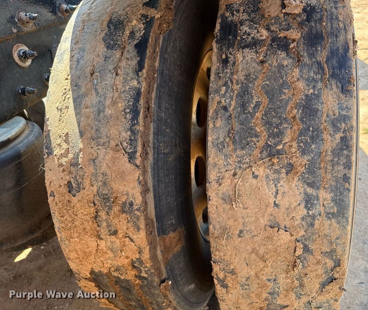 image for item EJ8780 2009 Peterbilt 367 semi truck