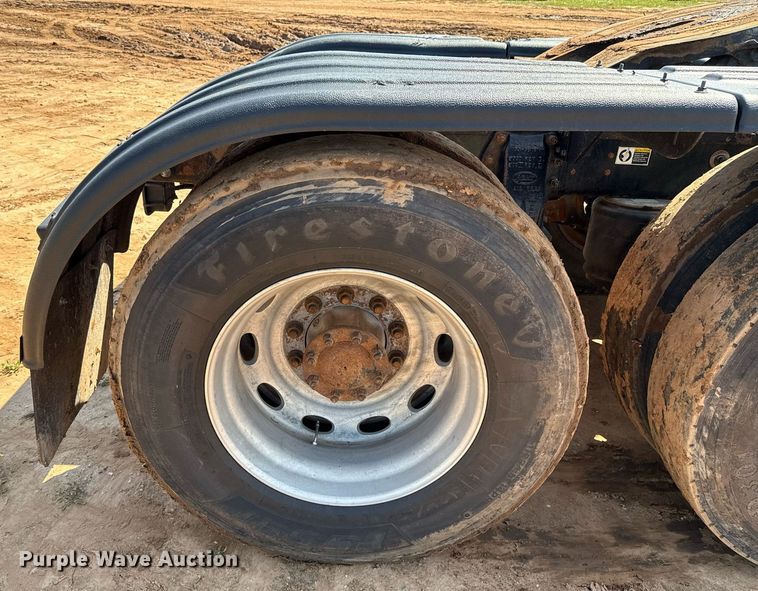 image for item EJ8780 2009 Peterbilt 367 semi truck