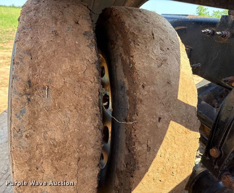 image for item EJ8780 2009 Peterbilt 367 semi truck