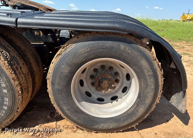 image for item EJ8780 2009 Peterbilt 367 semi truck