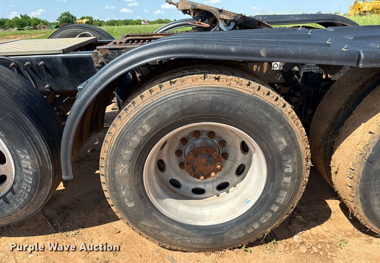 image for item EJ8780 2009 Peterbilt 367 semi truck