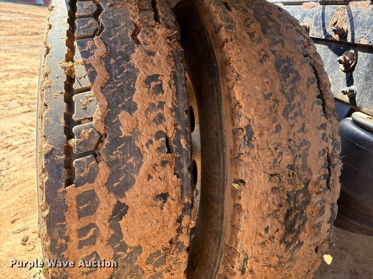 image for item EJ8780 2009 Peterbilt 367 semi truck