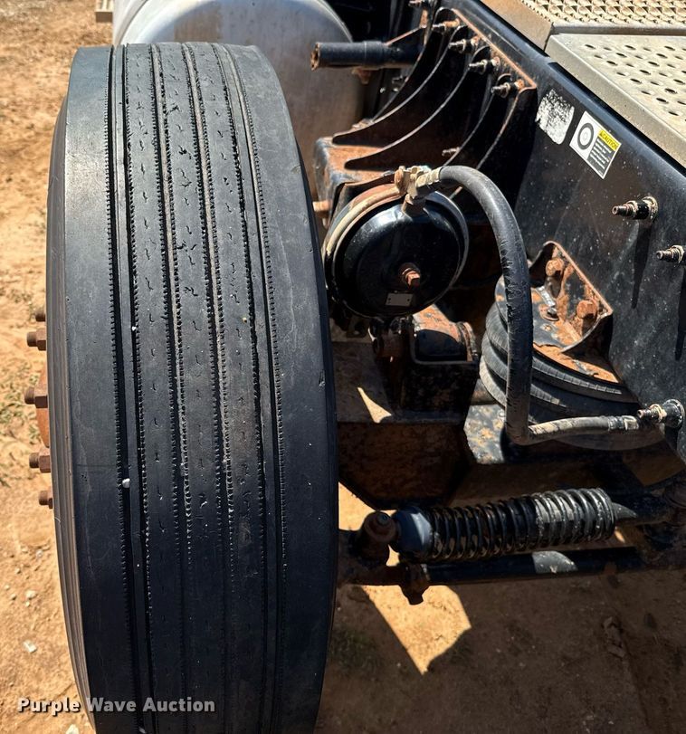 image for item EJ8780 2009 Peterbilt 367 semi truck