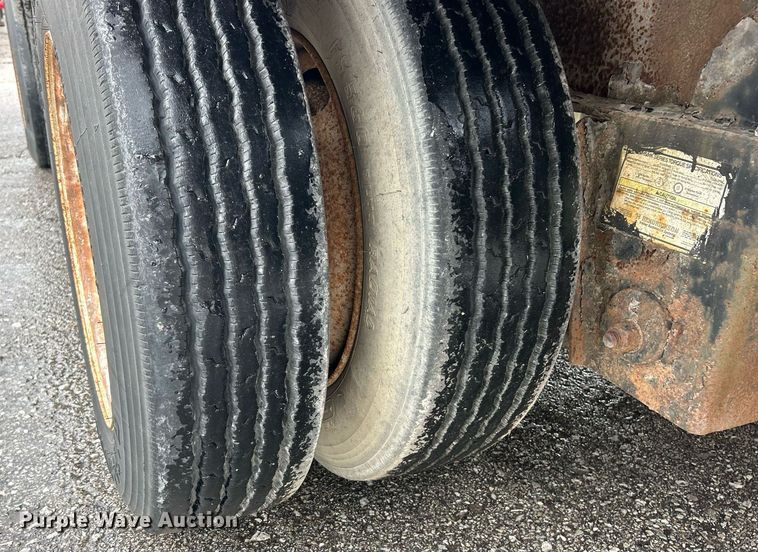 image for item EK8072 2000 Doonan 482DB14 drop deck trailer