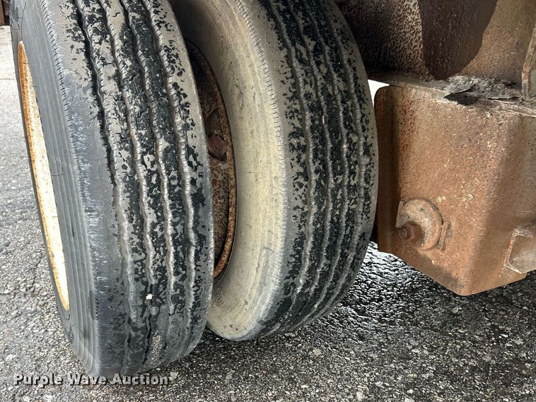 image for item EK8072 2000 Doonan 482DB14 drop deck trailer