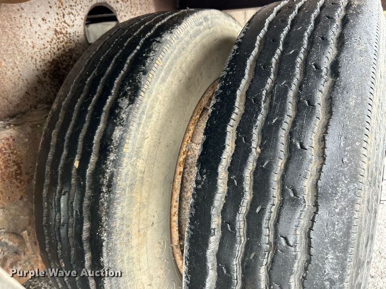 image for item EK8072 2000 Doonan 482DB14 drop deck trailer