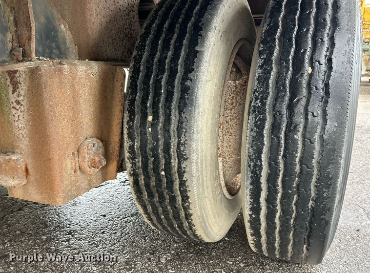 image for item EK8072 2000 Doonan 482DB14 drop deck trailer