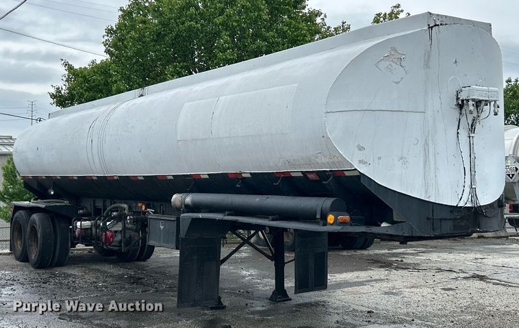 image for item EK8073 1972 Fruehauf tank trailer