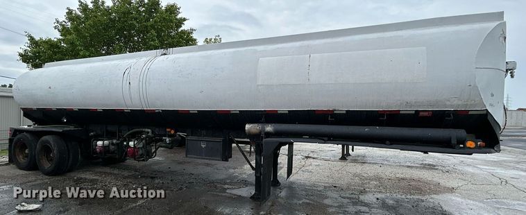 image for item EK8073 1972 Fruehauf tank trailer
