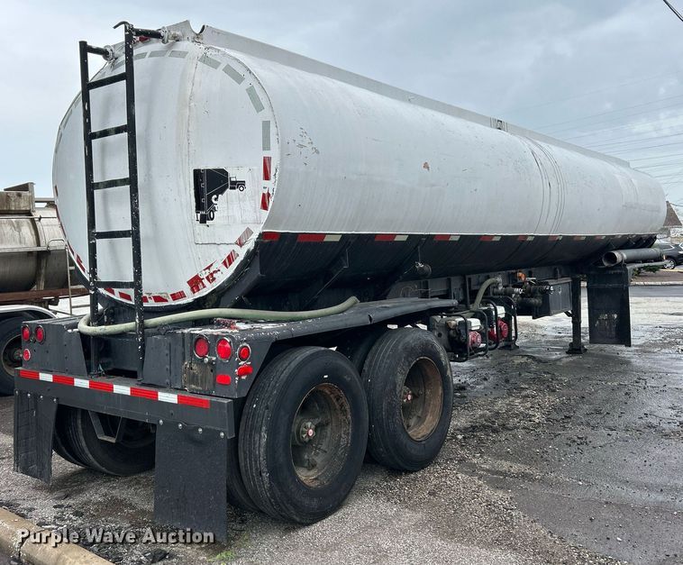 image for item EK8073 1972 Fruehauf tank trailer