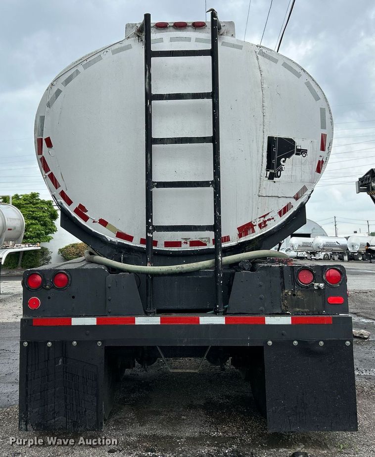 image for item EK8073 1972 Fruehauf tank trailer