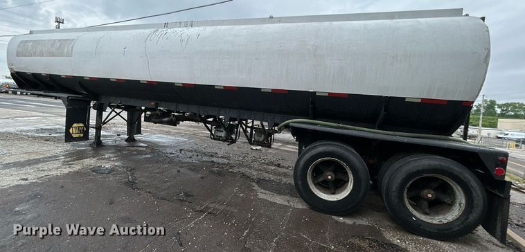 image for item EK8073 1972 Fruehauf tank trailer