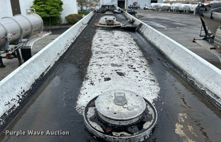 image for item EK8073 1972 Fruehauf tank trailer