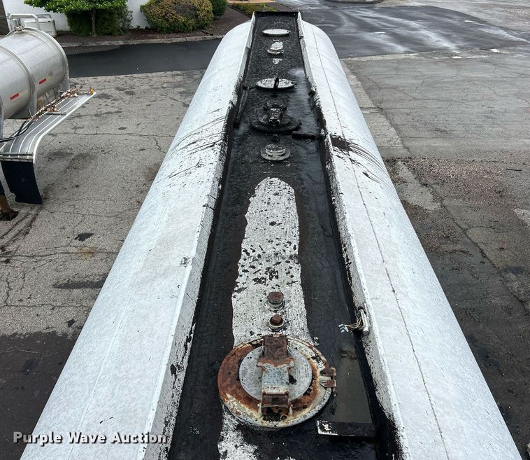 image for item EK8073 1972 Fruehauf tank trailer