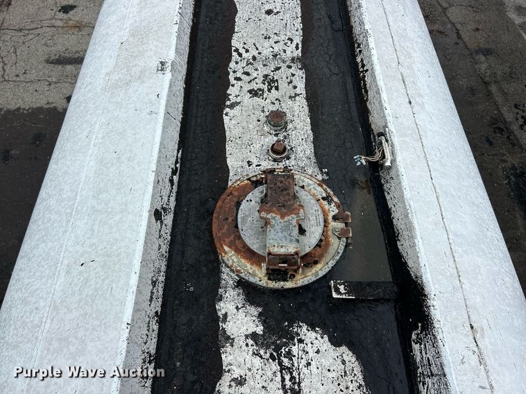 image for item EK8073 1972 Fruehauf tank trailer