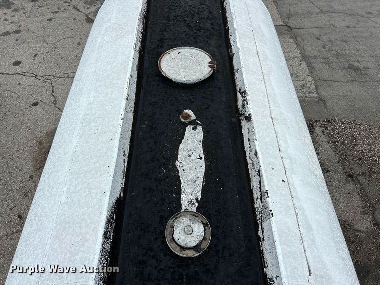 image for item EK8073 1972 Fruehauf tank trailer