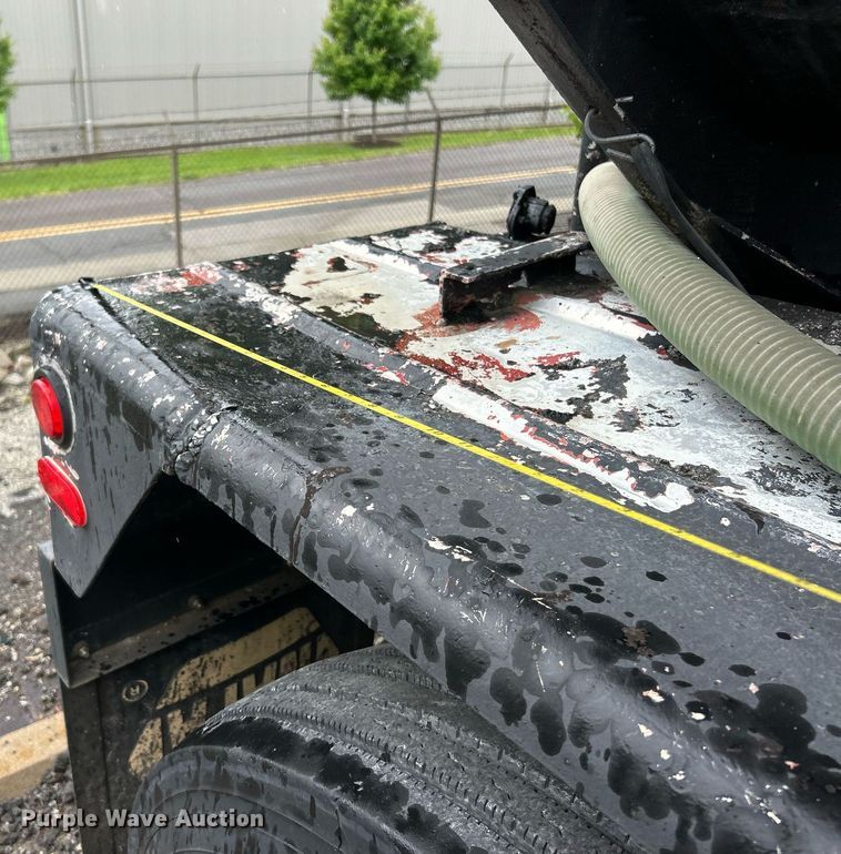 image for item EK8073 1972 Fruehauf tank trailer