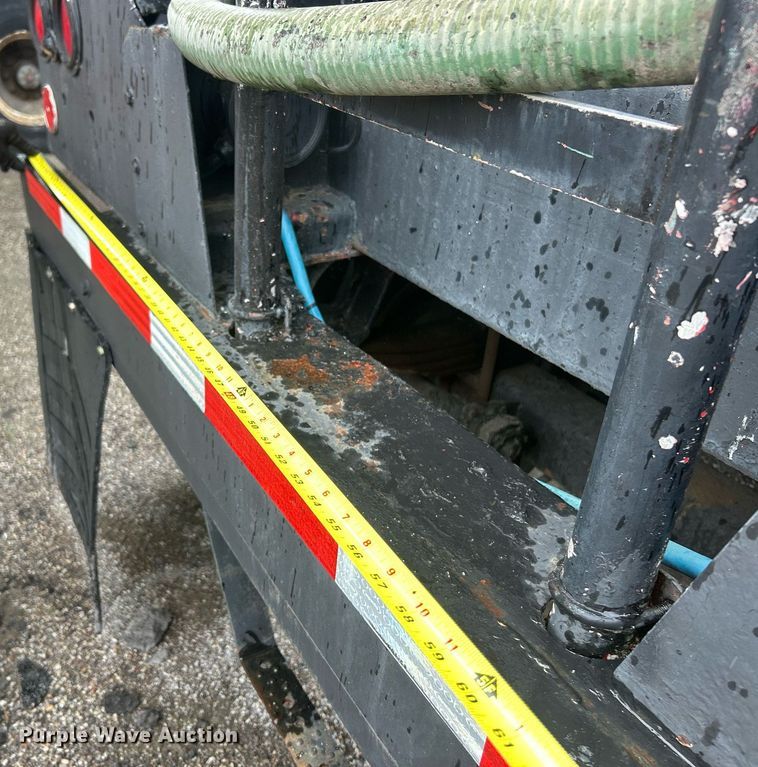 image for item EK8073 1972 Fruehauf tank trailer