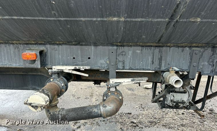 image for item EK8073 1972 Fruehauf tank trailer