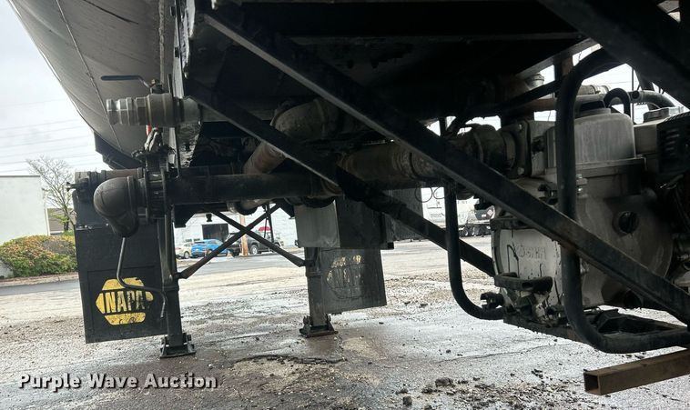 image for item EK8073 1972 Fruehauf tank trailer