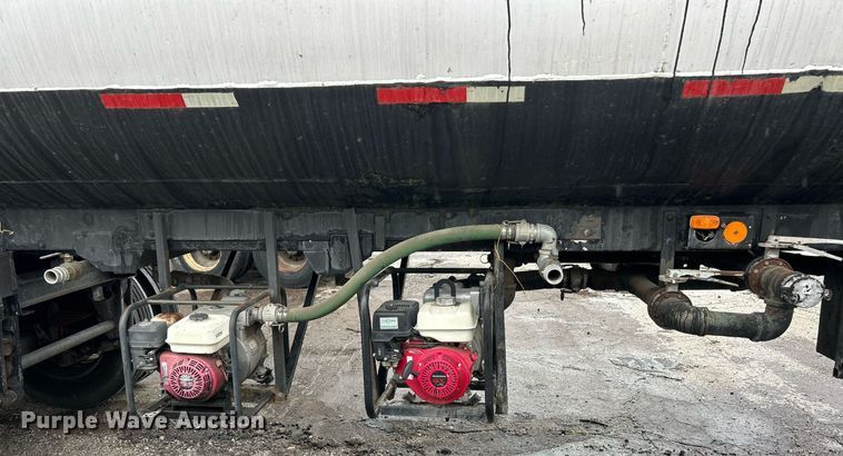 image for item EK8073 1972 Fruehauf tank trailer