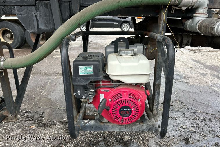 image for item EK8073 1972 Fruehauf tank trailer