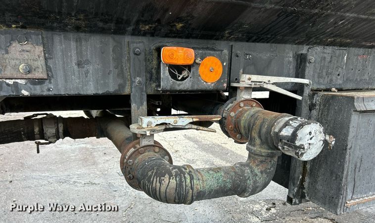 image for item EK8073 1972 Fruehauf tank trailer