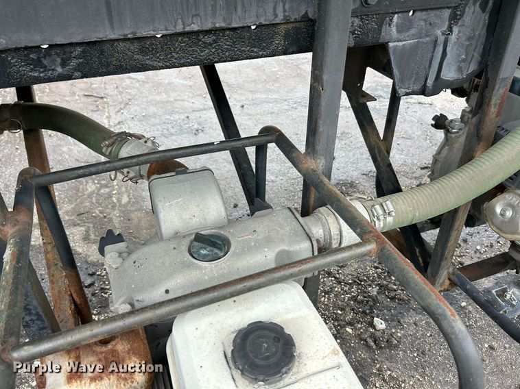 image for item EK8073 1972 Fruehauf tank trailer