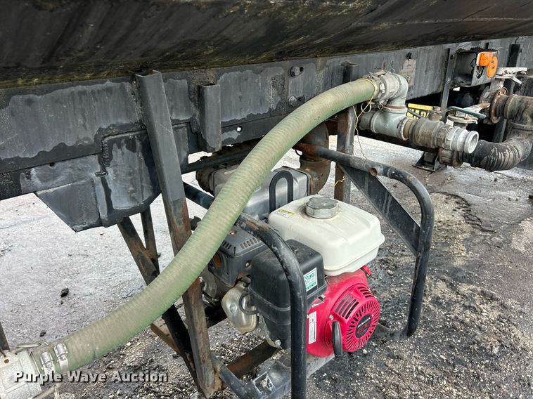 image for item EK8073 1972 Fruehauf tank trailer